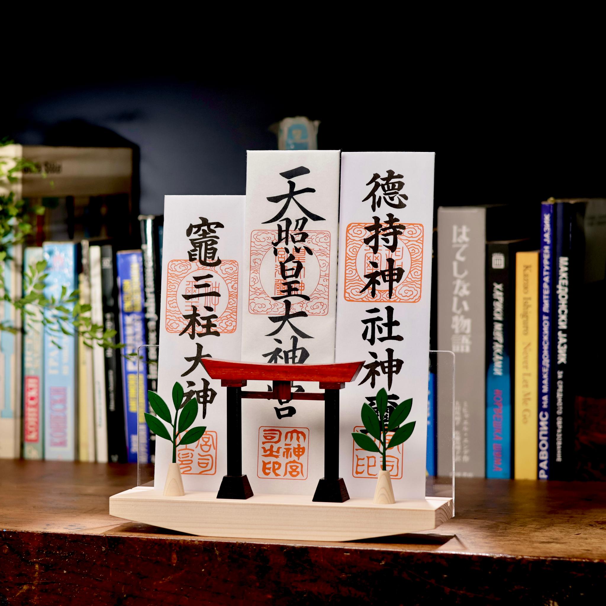 ○壁掛け/置き型2wayの神棚○ワンタッチ式の鳥居　国産ひのき　無垢材　神宮大麻　お神札の溝加工有り | 2枚目